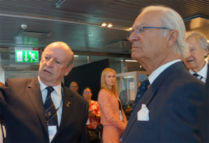 Koninklijke belangstelling eerste postzegel